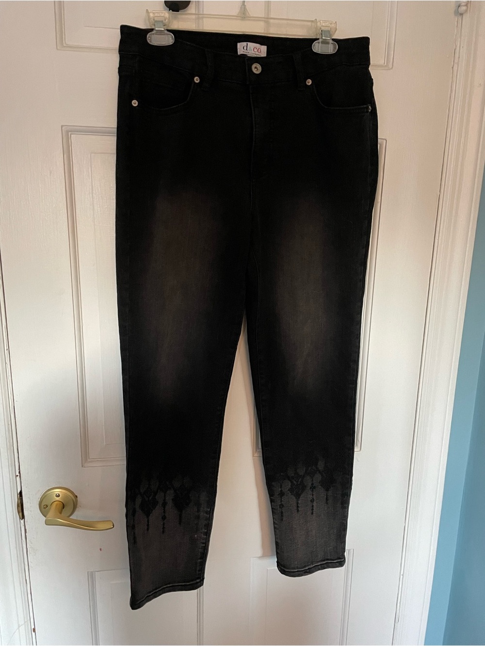 Denim & Co. Black cropped Jeans with detailing at bottom